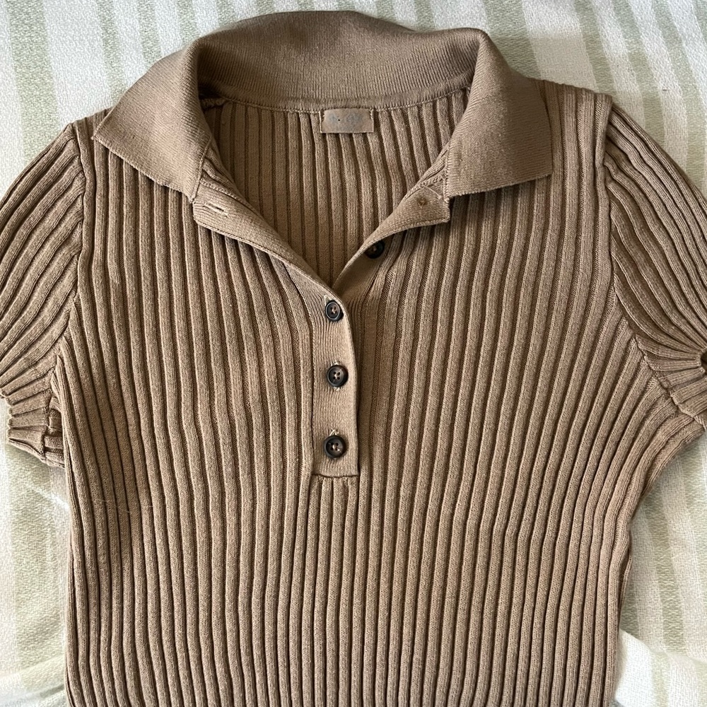 Brown ribbed collared t-shirt